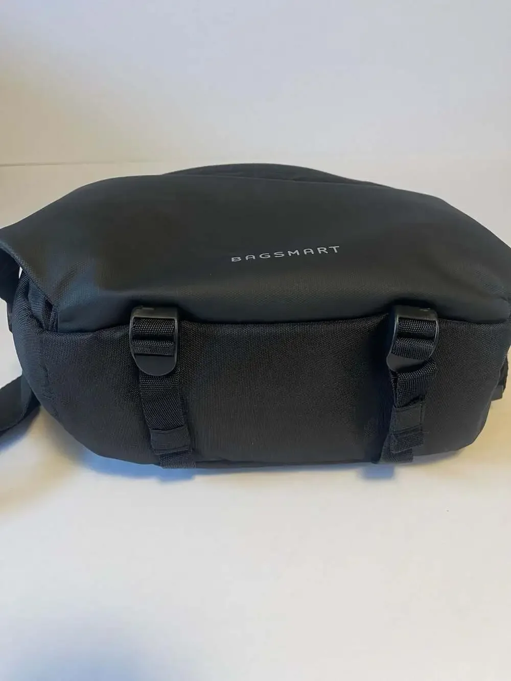 BAGSMART Soar 6L Camera Sling Bag with Tripod Holder - Black